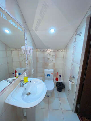Гостиница Guest House Gold Oven Чебоксары Cемейный номер с собственной ванной комнатой-11