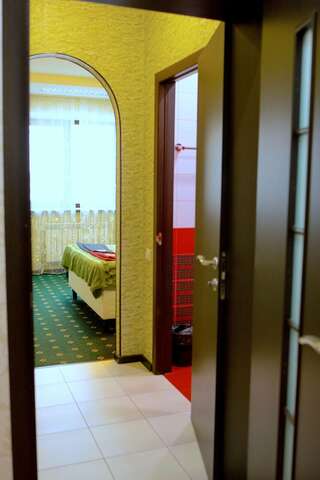Гостиница Guest House Gold Oven Чебоксары Двухместный номер с 1 кроватью и собственной ванной комнатой-6