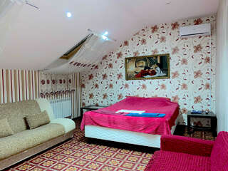 Гостиница Guest House Gold Oven Чебоксары Cемейный номер с собственной ванной комнатой-1