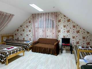 Гостиница Guest House Gold Oven Чебоксары Семейный номер с общей ванной комнатой-1
