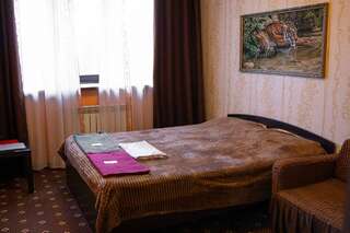Гостиница Guest House Gold Oven Чебоксары Двухместный номер с 1 кроватью и общей ванной комнатой-2