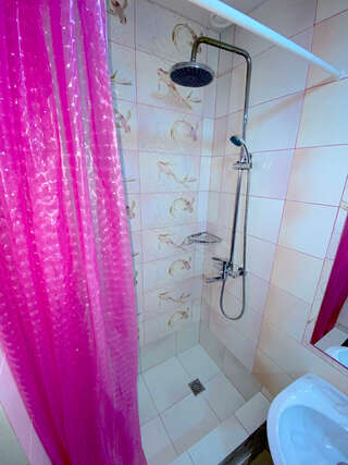 Гостиница Guest House Gold Oven Чебоксары Cемейный номер с собственной ванной комнатой-8
