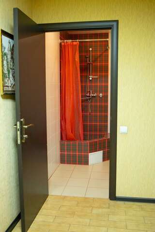 Гостиница Guest House Gold Oven Чебоксары Семейный номер с общей ванной комнатой-7