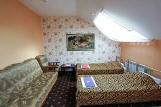 Гостиница Guest House Gold Oven Чебоксары Четырехместный номер с ванной комнатой-3