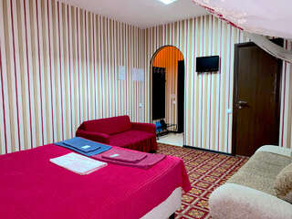 Гостиница Guest House Gold Oven Чебоксары Cемейный номер с собственной ванной комнатой-2