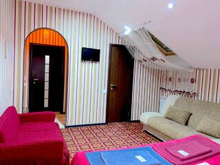 Гостиница Guest House Gold Oven Чебоксары Cемейный номер с собственной ванной комнатой-6
