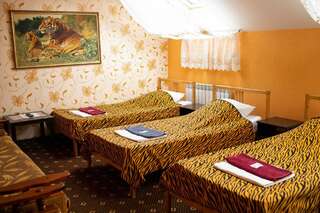 Гостиница Guest House Gold Oven Чебоксары Четырехместный номер с ванной комнатой-2