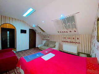 Гостиница Guest House Gold Oven Чебоксары Cемейный номер с собственной ванной комнатой-4