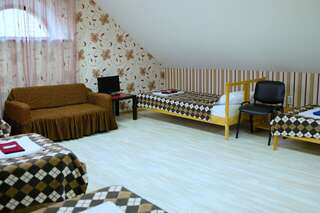Гостиница Guest House Gold Oven Чебоксары Семейный номер с общей ванной комнатой-3