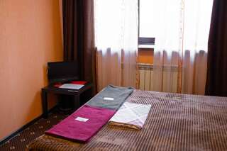 Гостиница Guest House Gold Oven Чебоксары Двухместный номер с 1 кроватью и общей ванной комнатой-3